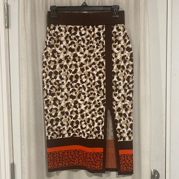 Long skirt with split on the side. - Picture 1 of 3